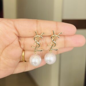 Pearl drop earring