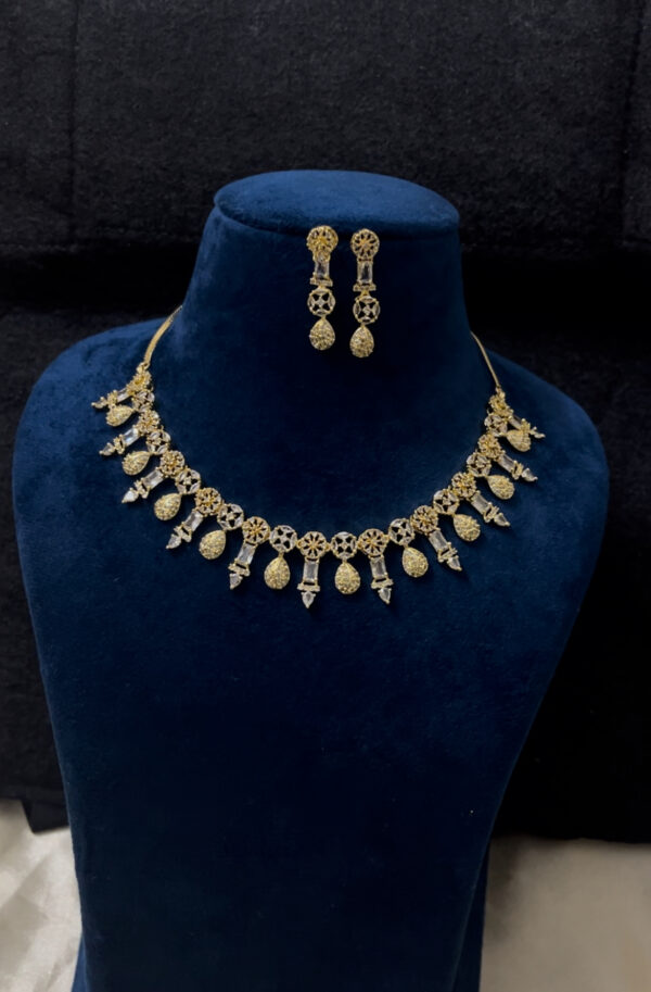 Premium quality AD necklace set in golden - Image 2