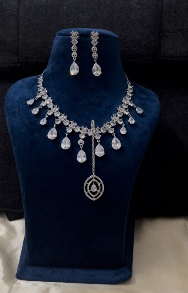 Premium quality AD necklace set with maangtika - Image 2