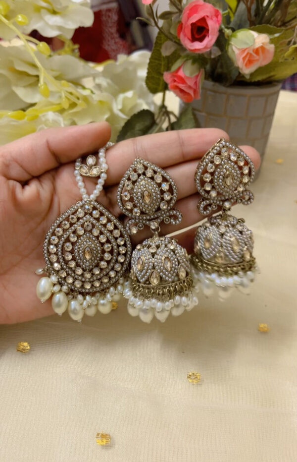 Premium quality heavy weight jhumka with maangtika - Image 2