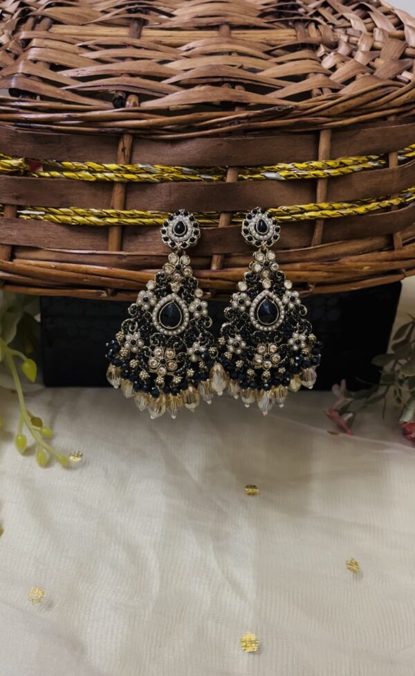 Premium quality light weight kundan earring in black