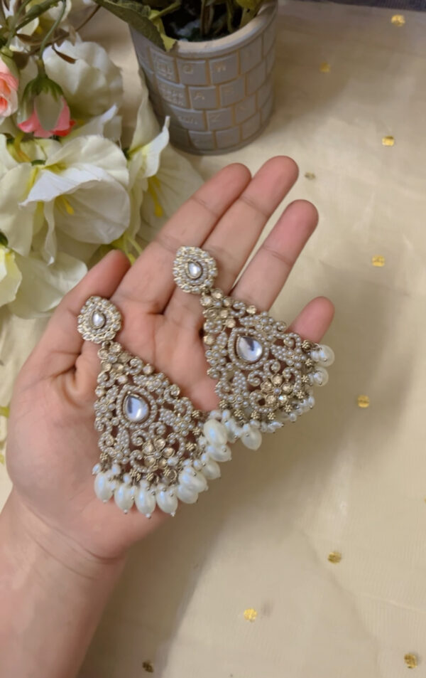 Premium quality light weight kundan earring in white - Image 2