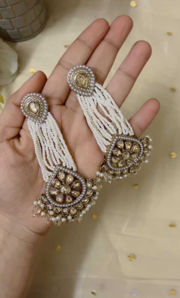 Premium quality light weight kundan earring in golden - Image 2