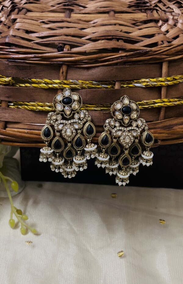 Premium quality light weight kundan earring in black