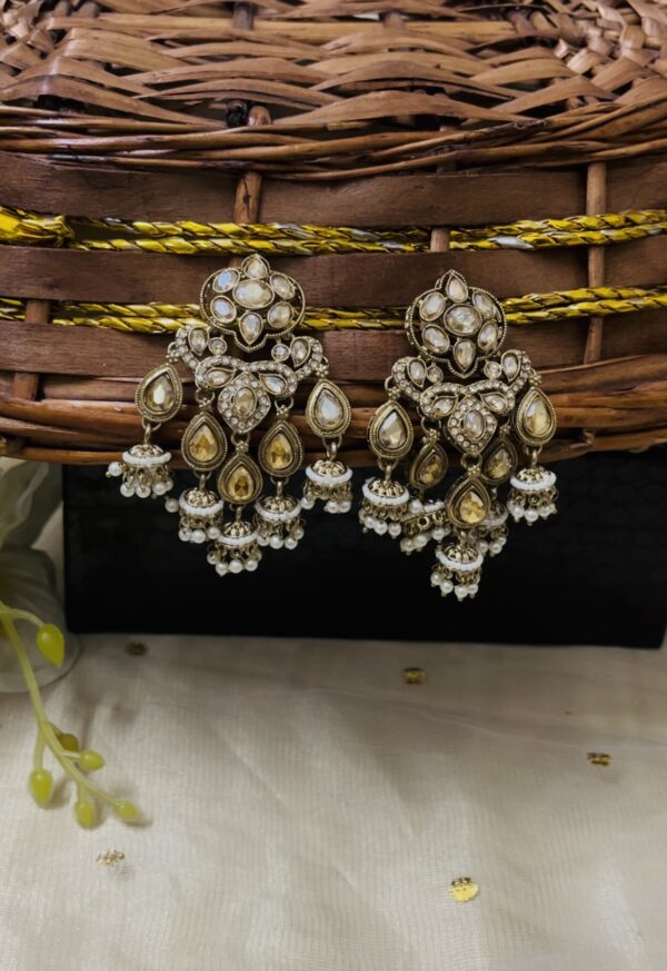 Premium quality light weight kundan earring in golden