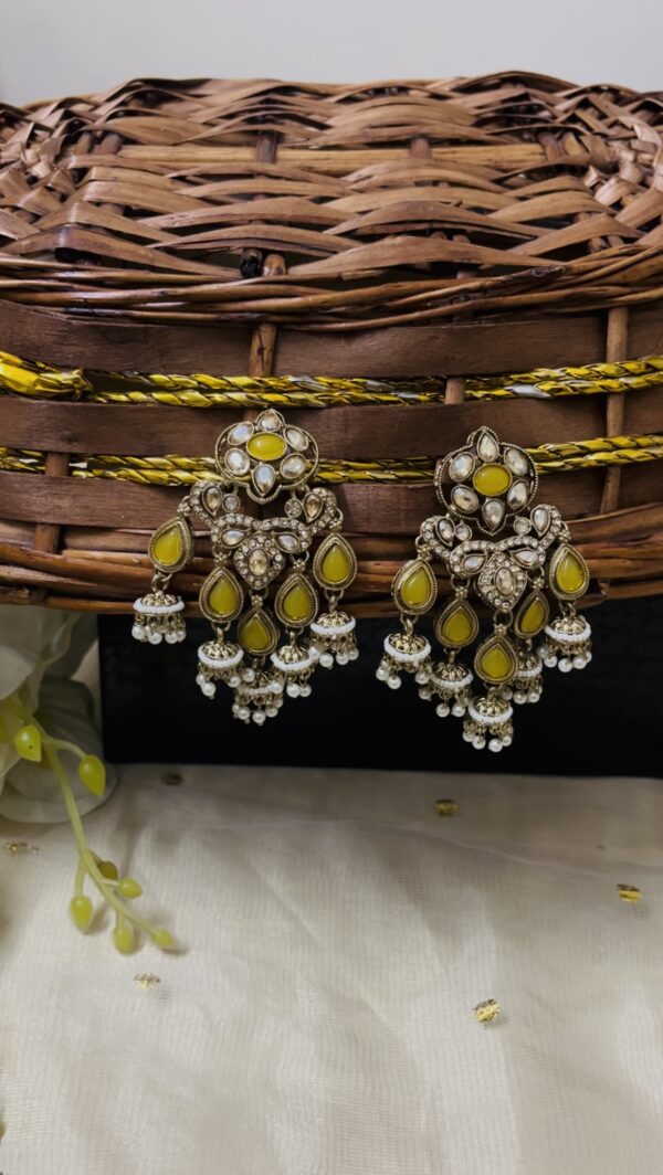 Premium quality light weight kundan earring in yellow