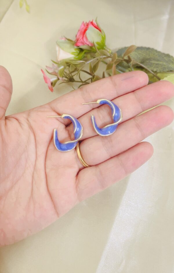 Contemporary hoop earring